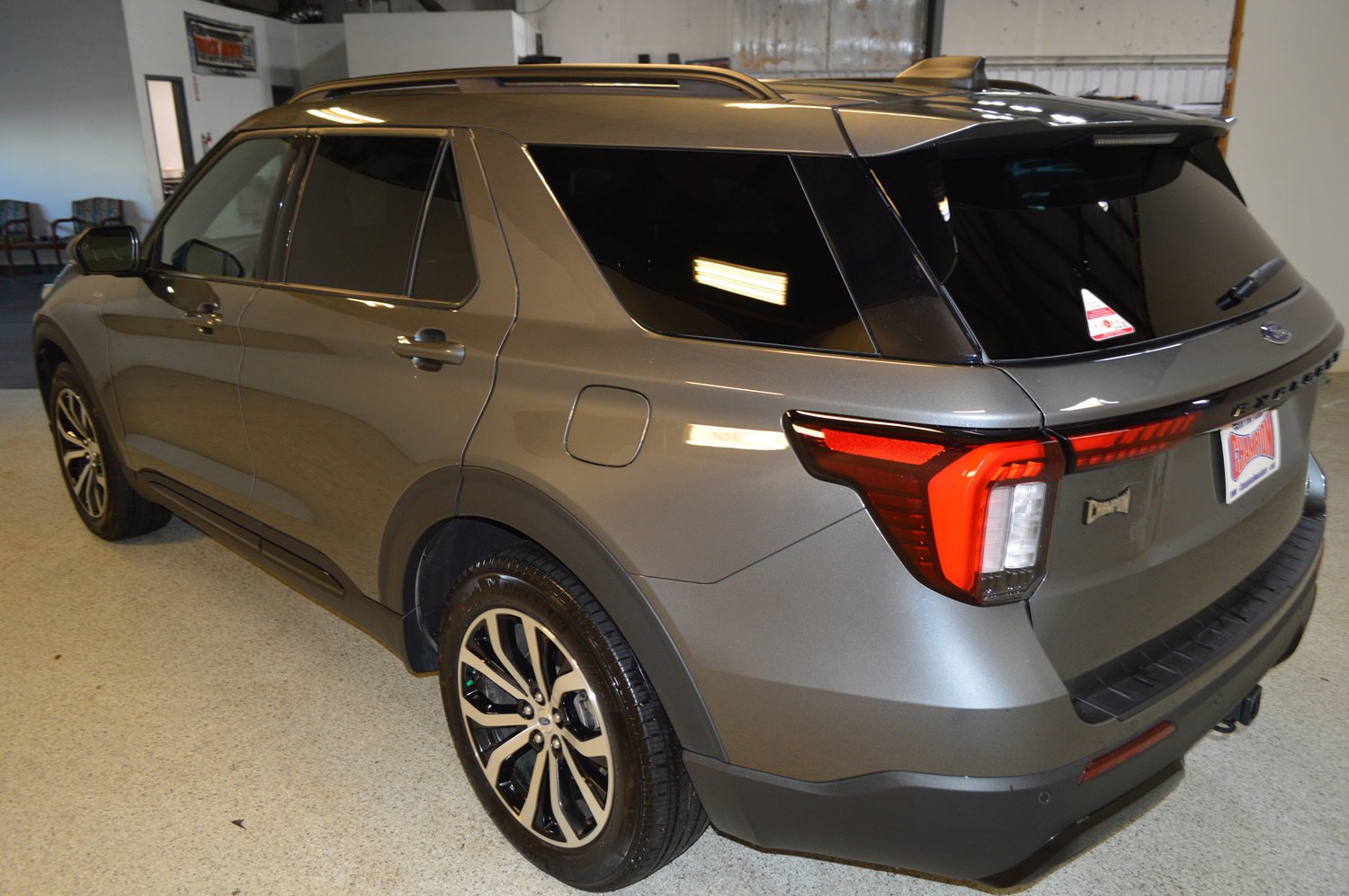 Certified 2025 Ford Explorer ST-Line image 5