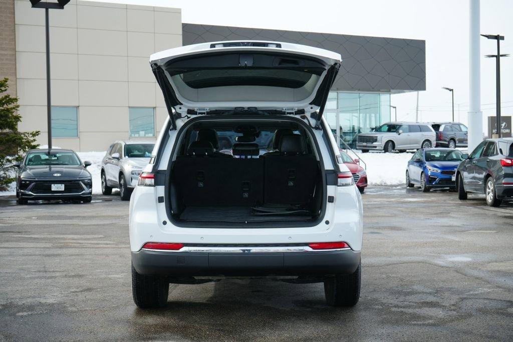 Used 2022 Jeep Grand Cherokee Limited 4xe image 11