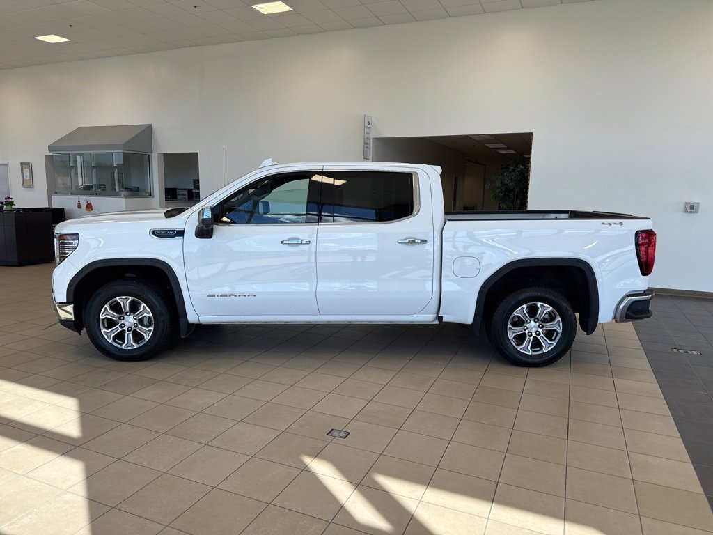 Used 2024 GMC Sierra 1500 SLT image 2