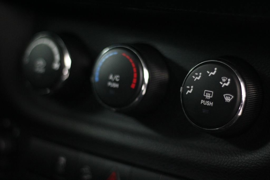 Used 2018 Jeep Wrangler Unlimited Sahara AWD/4WD image 24