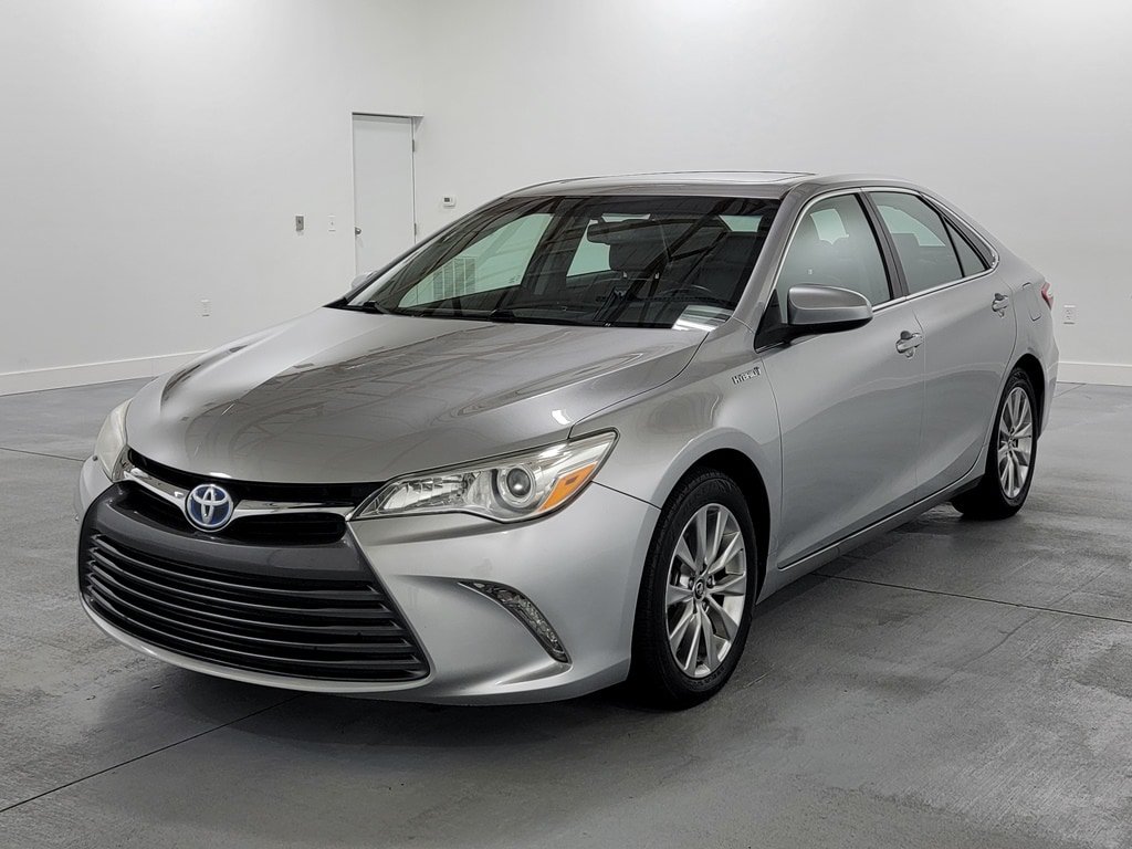 Used 2015 Toyota Camry XLE w/ Moonroof Package FWD image 4