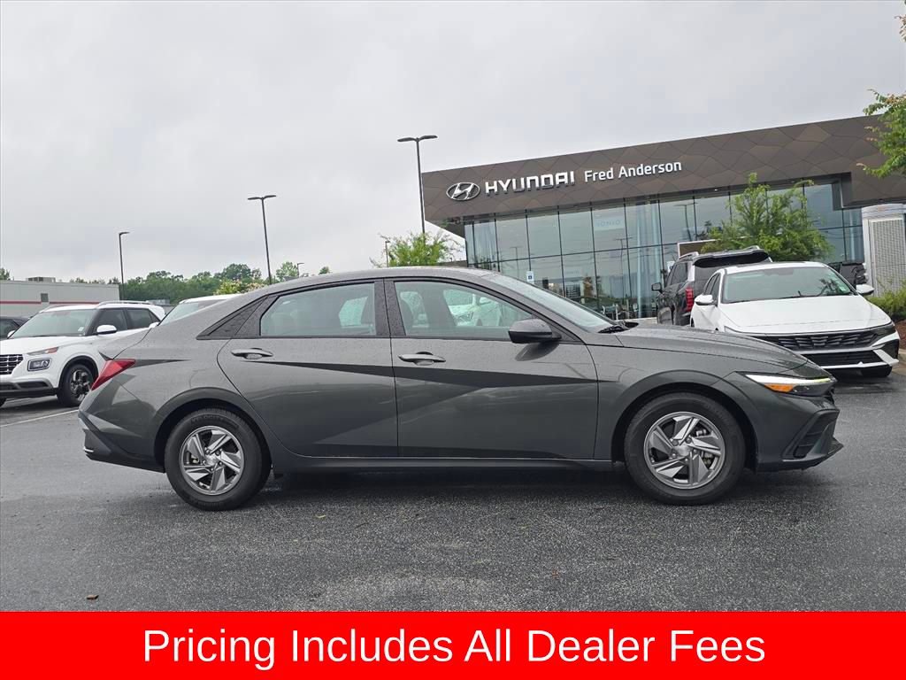 Certified 2024 Hyundai Elantra SE FWD image 2