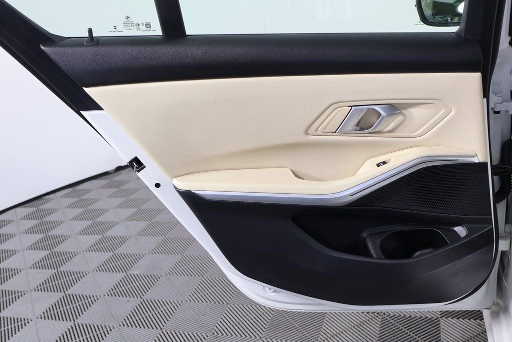 Used 2025 BMW 330i Sedan w/ Premium Package image 13