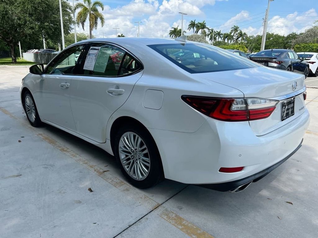 Used 2016 Lexus ES 350 w/ Premium Package w/Wood Trim FWD image 5