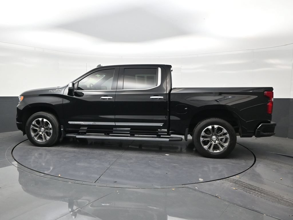 Used 2024 Chevrolet Silverado 1500 High Country RWD image 2