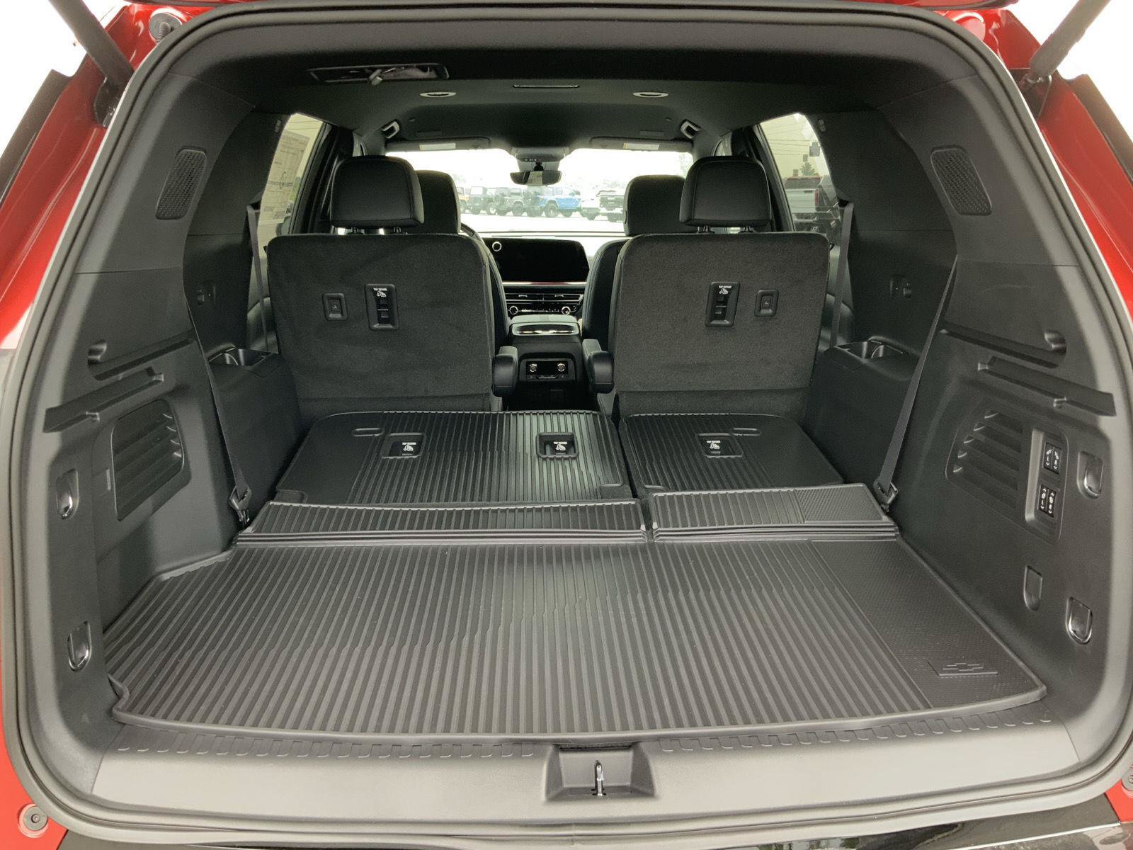 New 2026 Chevrolet Traverse RS w/ LPO, Floor Liner Package FWD image 11