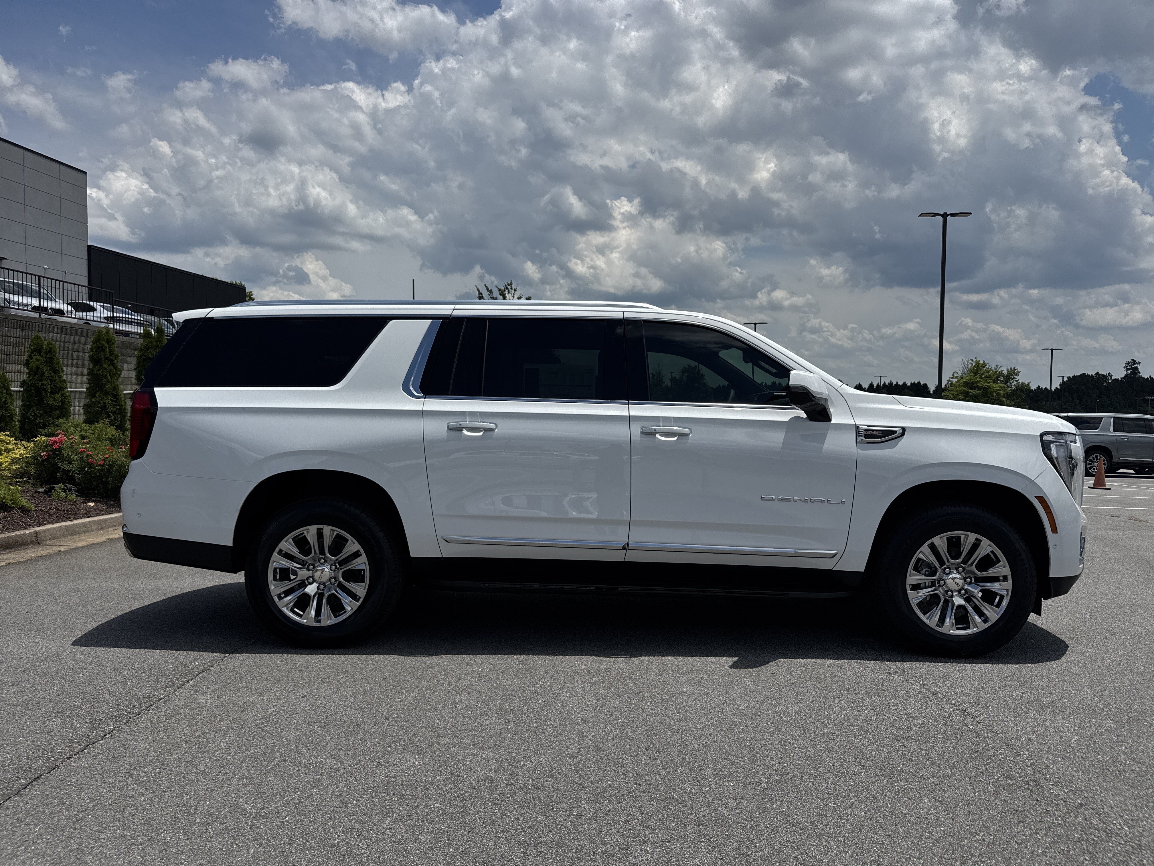 New 2026 GMC Yukon XL Denali AWD/4WD image 11