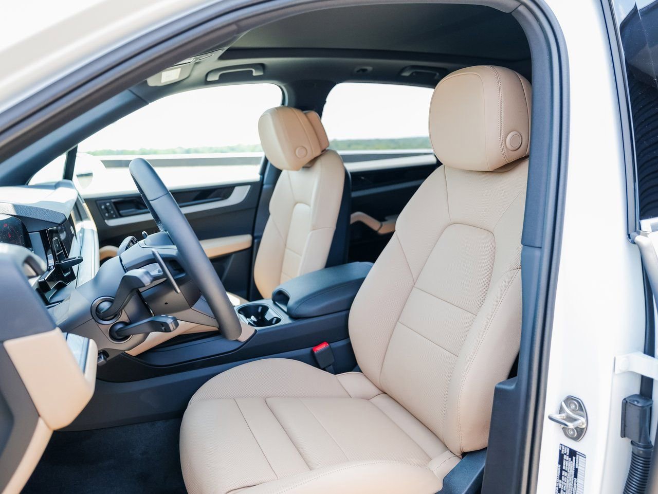 Certified 2026 Porsche Cayenne AWD/4WD image 5