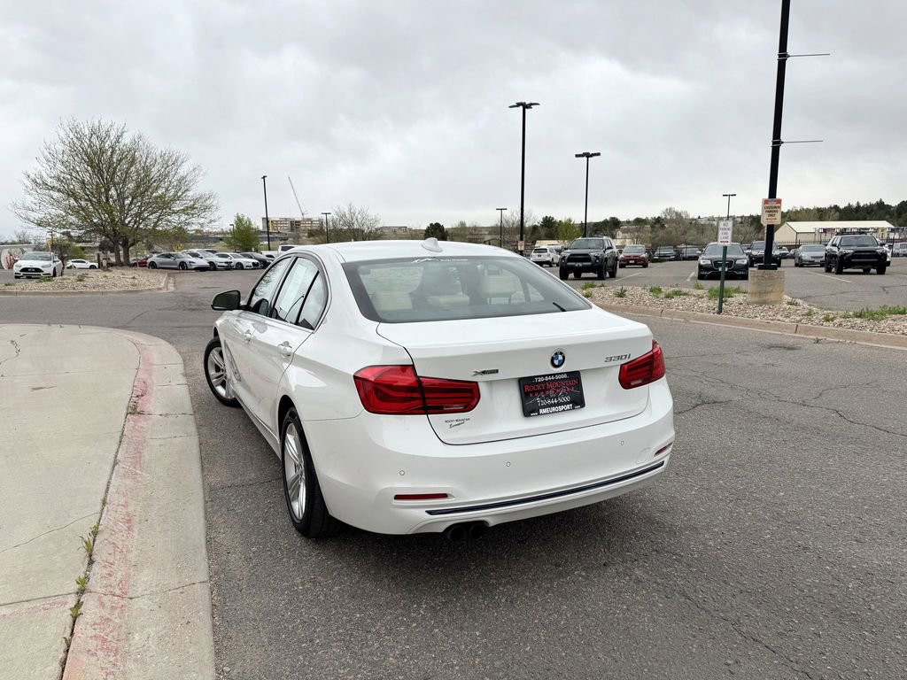 Used 2017 BMW 330i xDrive Sedan AWD/4WD image 6