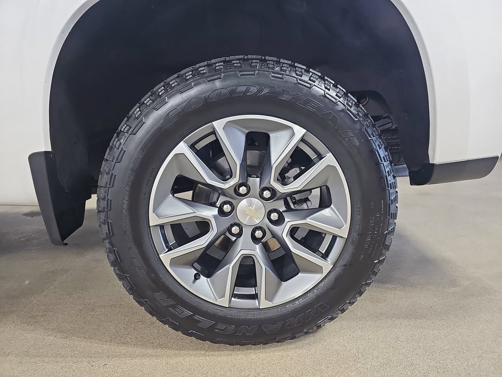 Certified 2024 Chevrolet Silverado 1500 LT AWD/4WD image 38
