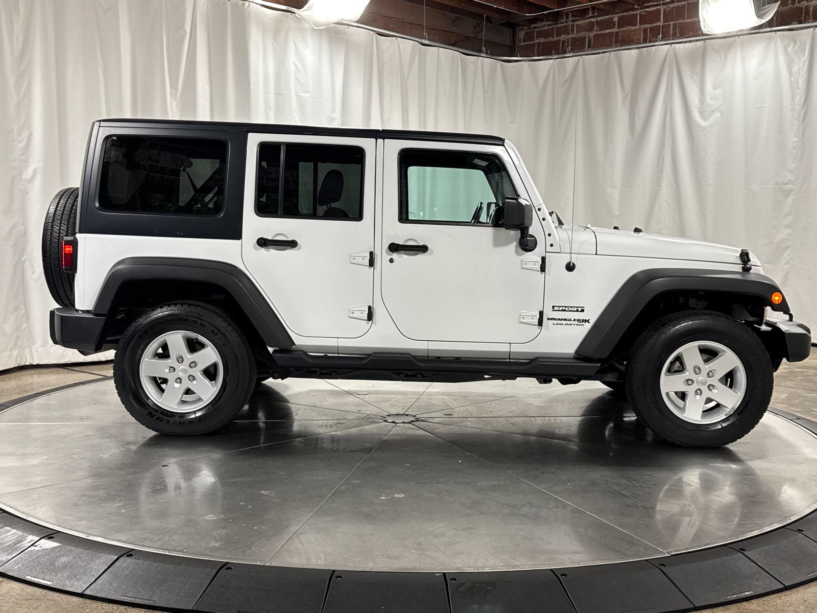 Used 2018 Jeep Wrangler Unlimited Sport S AWD/4WD image 13