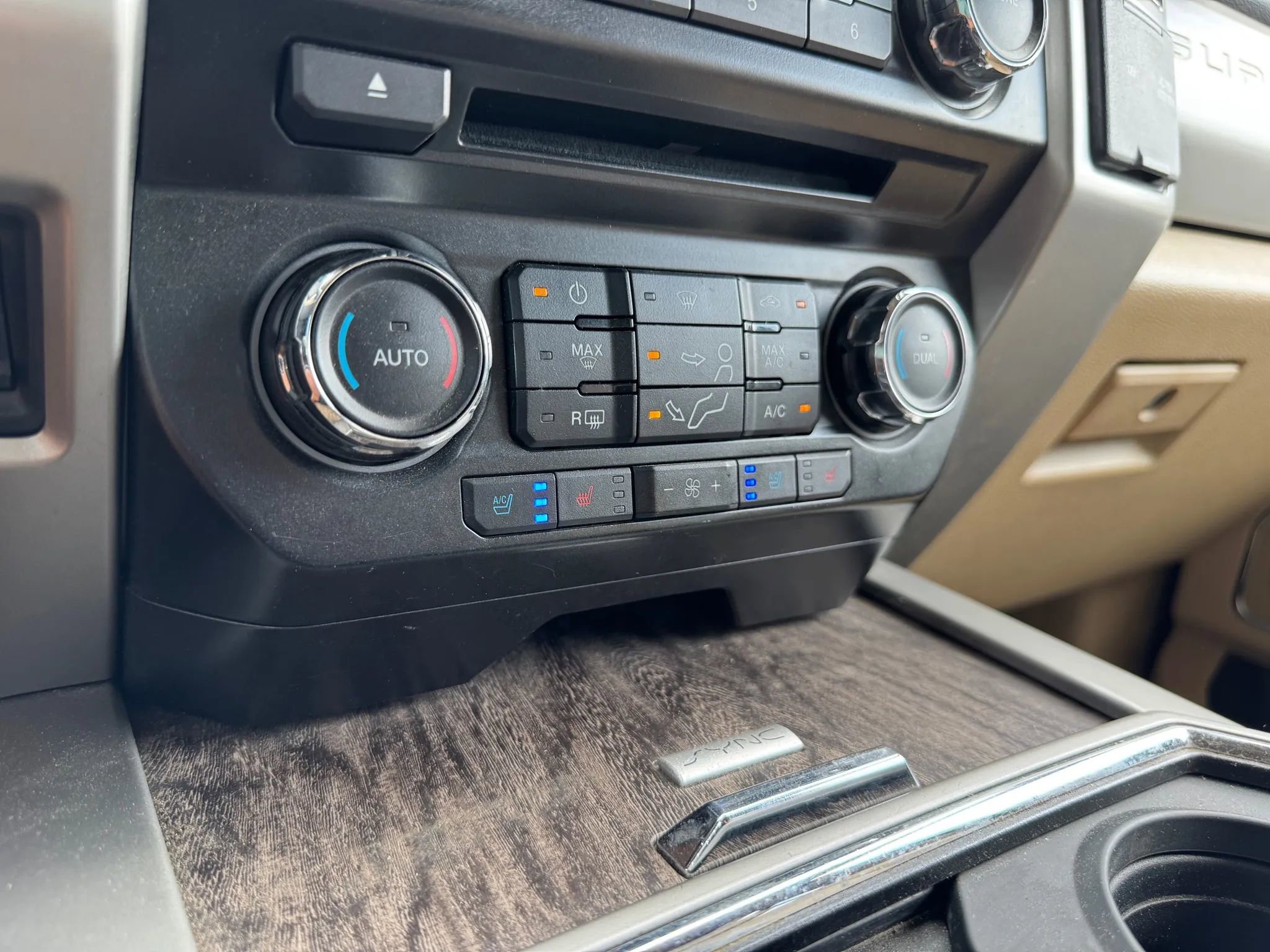 Used 2017 Ford F250 Lariat w/ Chrome Package image 29