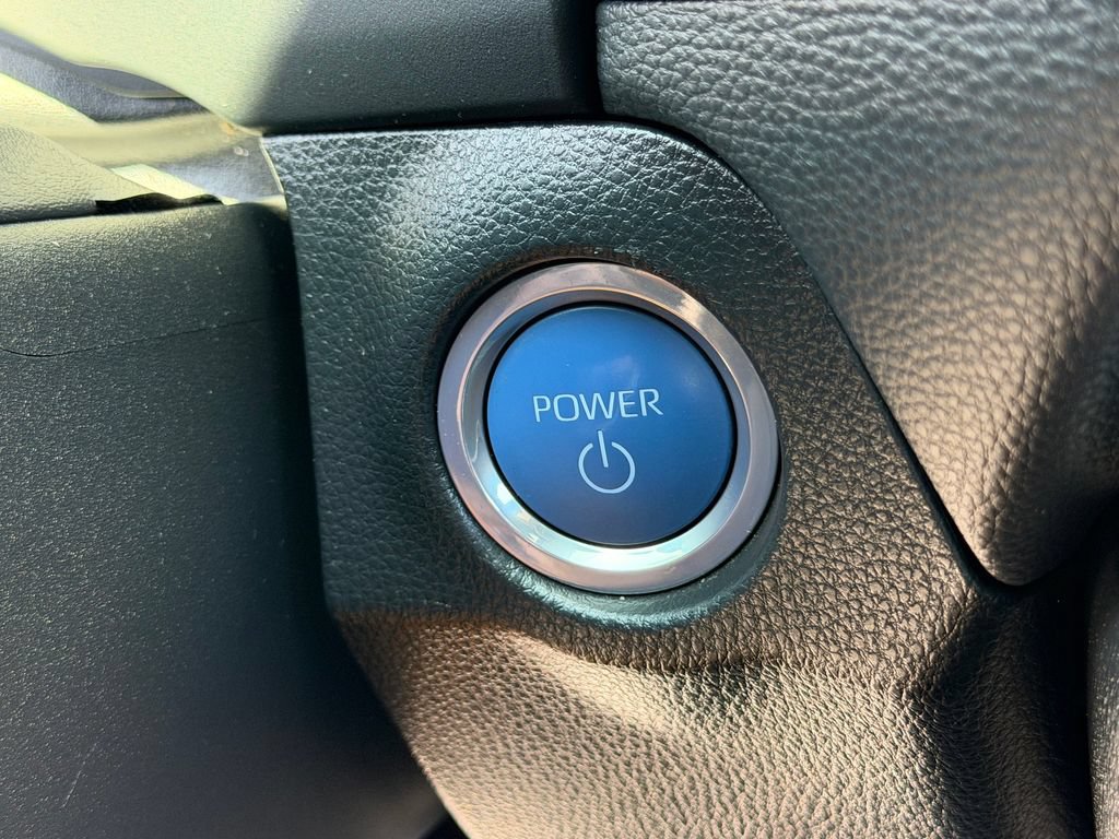 Used 2022 Toyota RAV4 SE w/ Weather & Moonroof Package AWD/4WD image 35