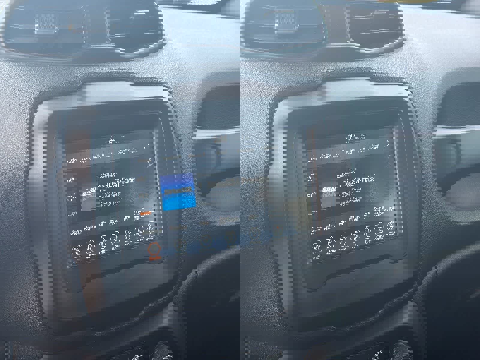 Used 2019 Jeep Renegade Latitude w/ Popular Equipment Group image 21