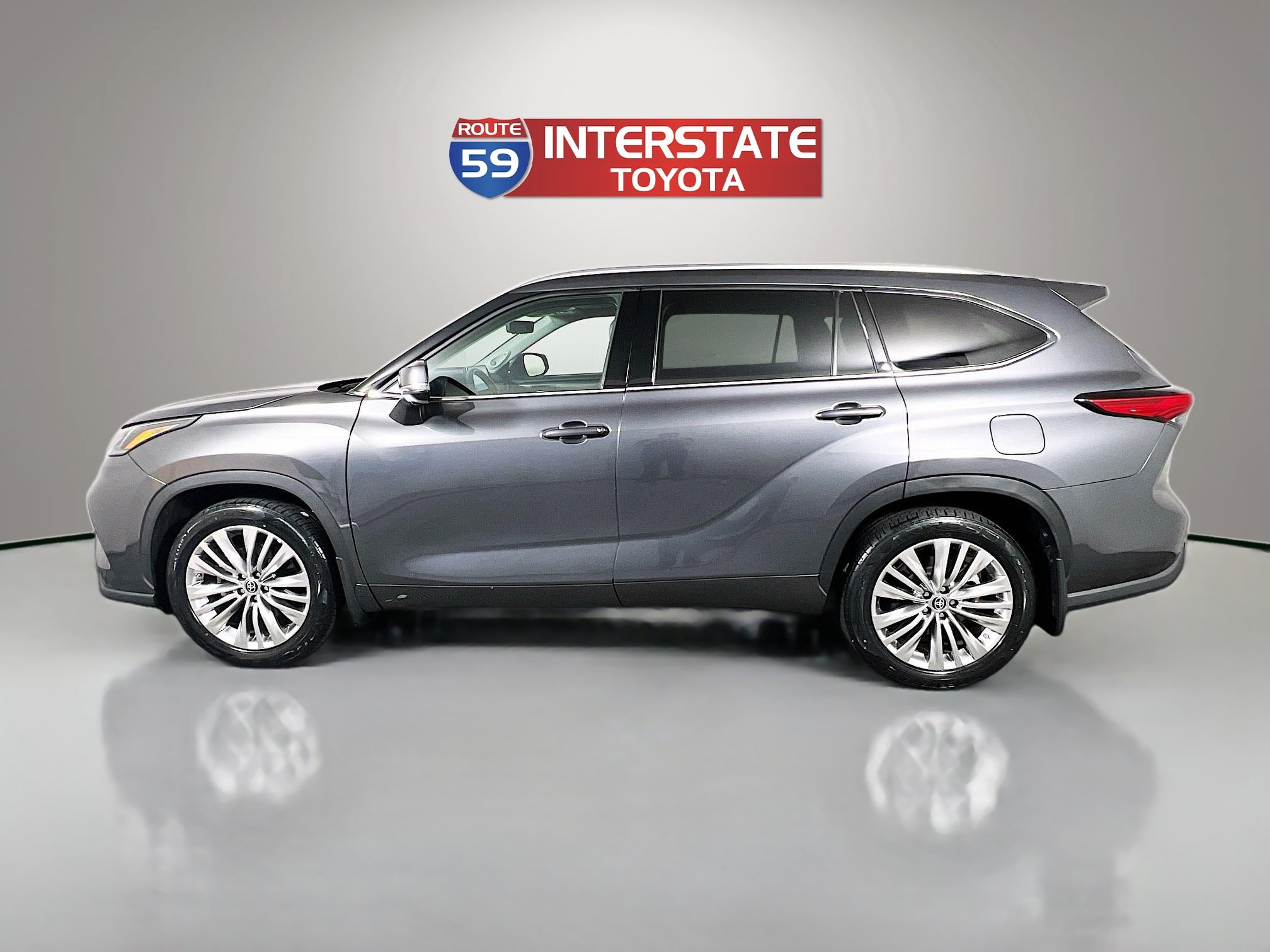 Certified 2023 Toyota Highlander Platinum AWD/4WD image 4