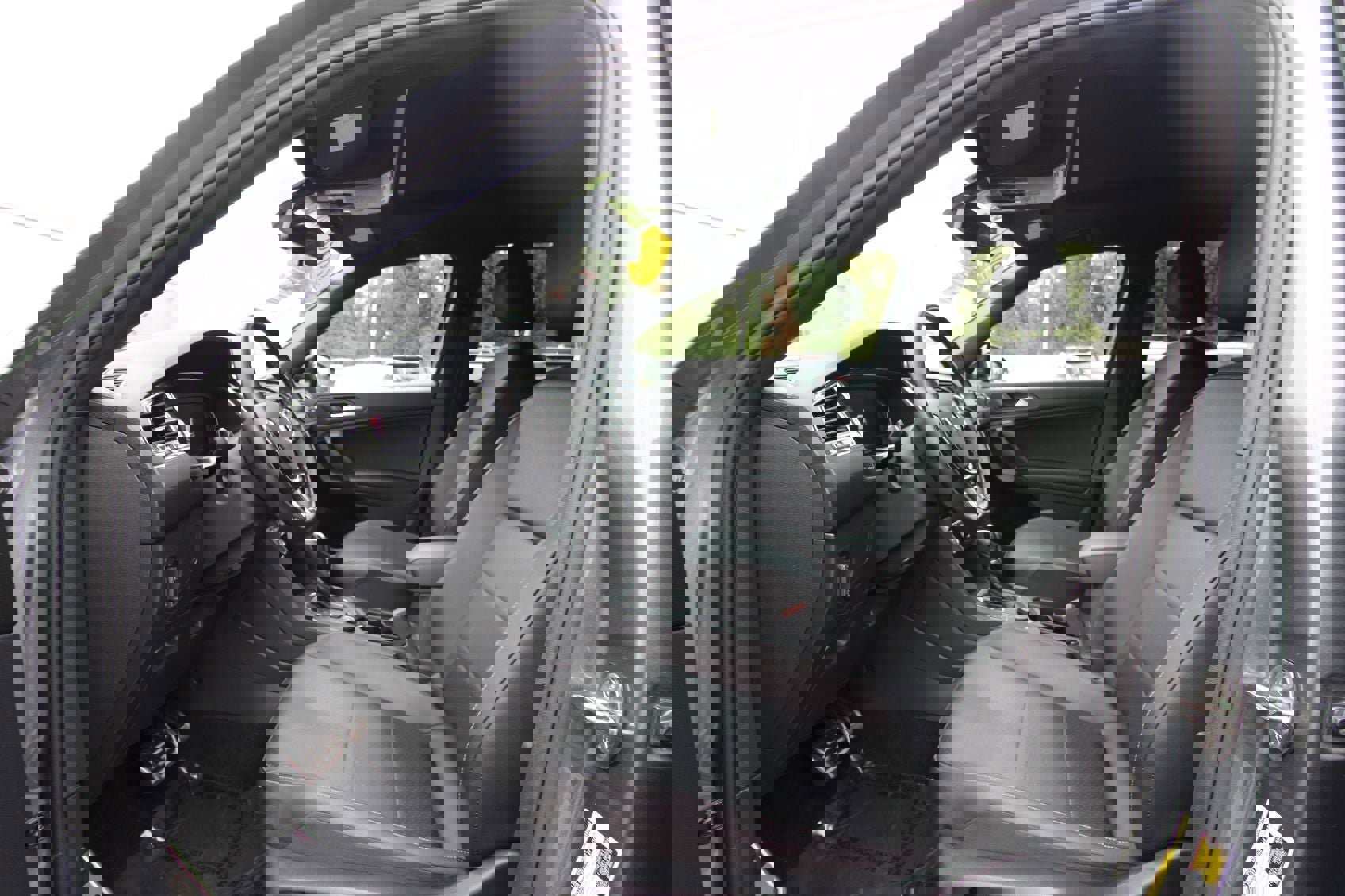 Used 2019 Volkswagen Tiguan SEL Premium R-Line image 10