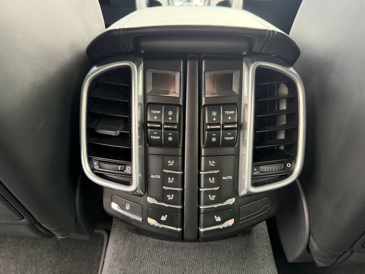 Used 2013 Porsche Cayenne Turbo AWD/4WD image 28