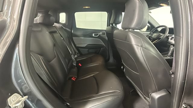 Used 2024 Jeep Compass Latitude w/ Sun and Sound Group AWD/4WD image 28