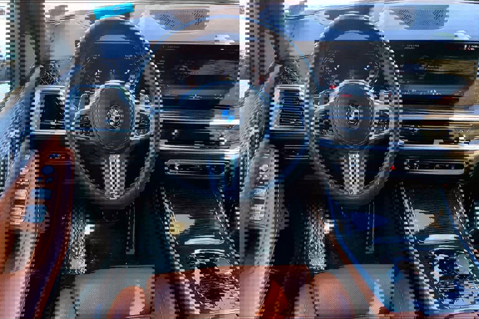 Used 2025 BMW X7 M60i w/ Climate Comfort Package image 6