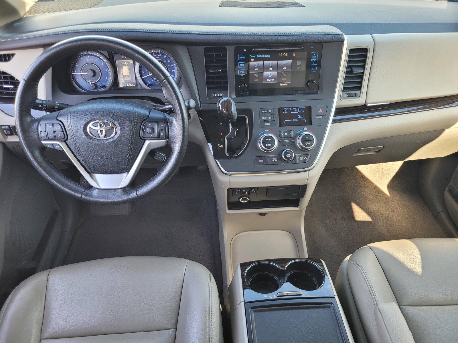 Used 2015 Toyota Sienna XLE w/ XLE Navigation Package FWD image 12
