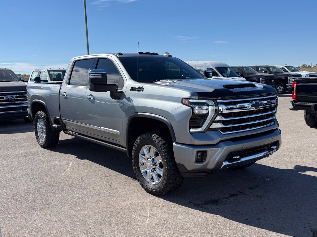 Used 2024 Chevrolet Silverado 2500 High Country w/ Technology Package AWD/4WD image 2