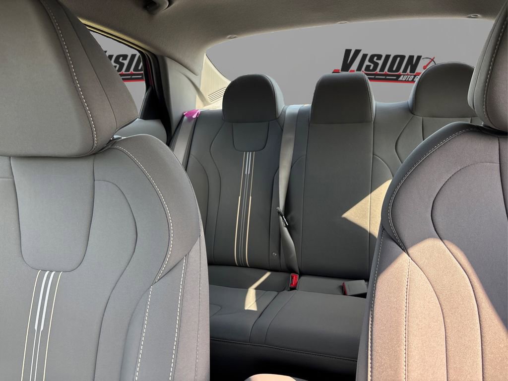 Certified 2025 Hyundai Elantra SEL image 17