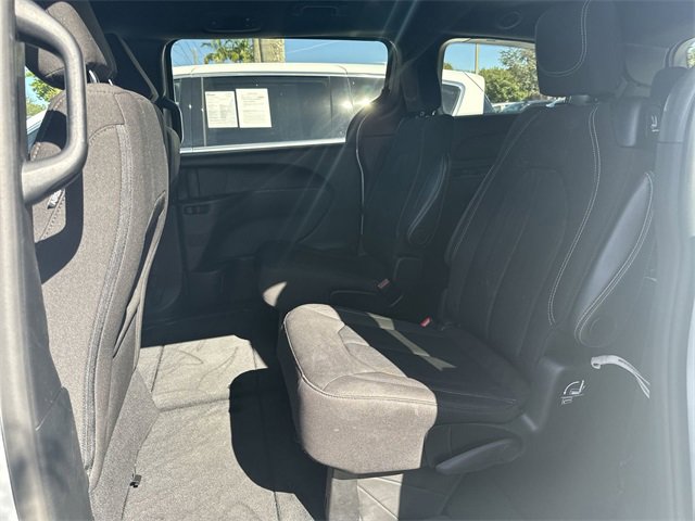 Used 2024 Chrysler Pacifica Touring image 26
