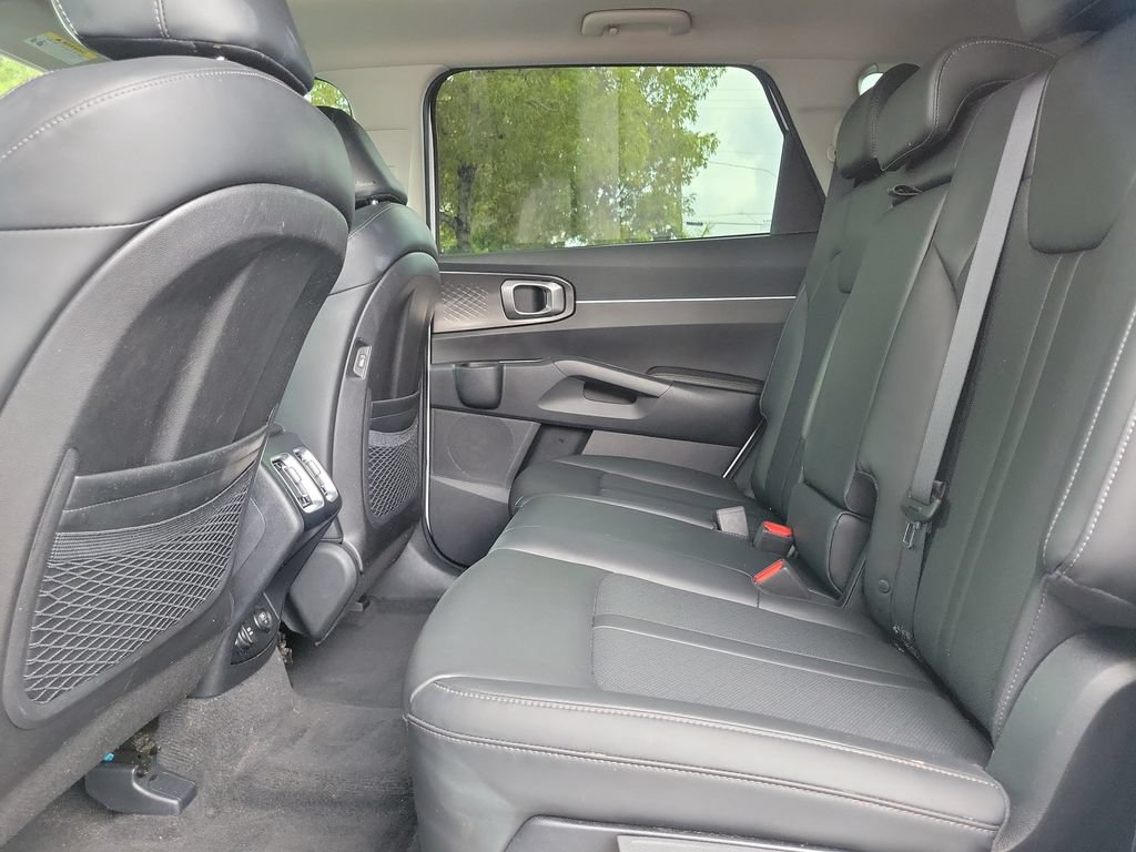 Used 2023 Kia Sorento S w/ Panoramic Sunroof Package FWD image 13