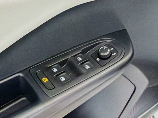 New 2026 Volkswagen Taos SE image 18