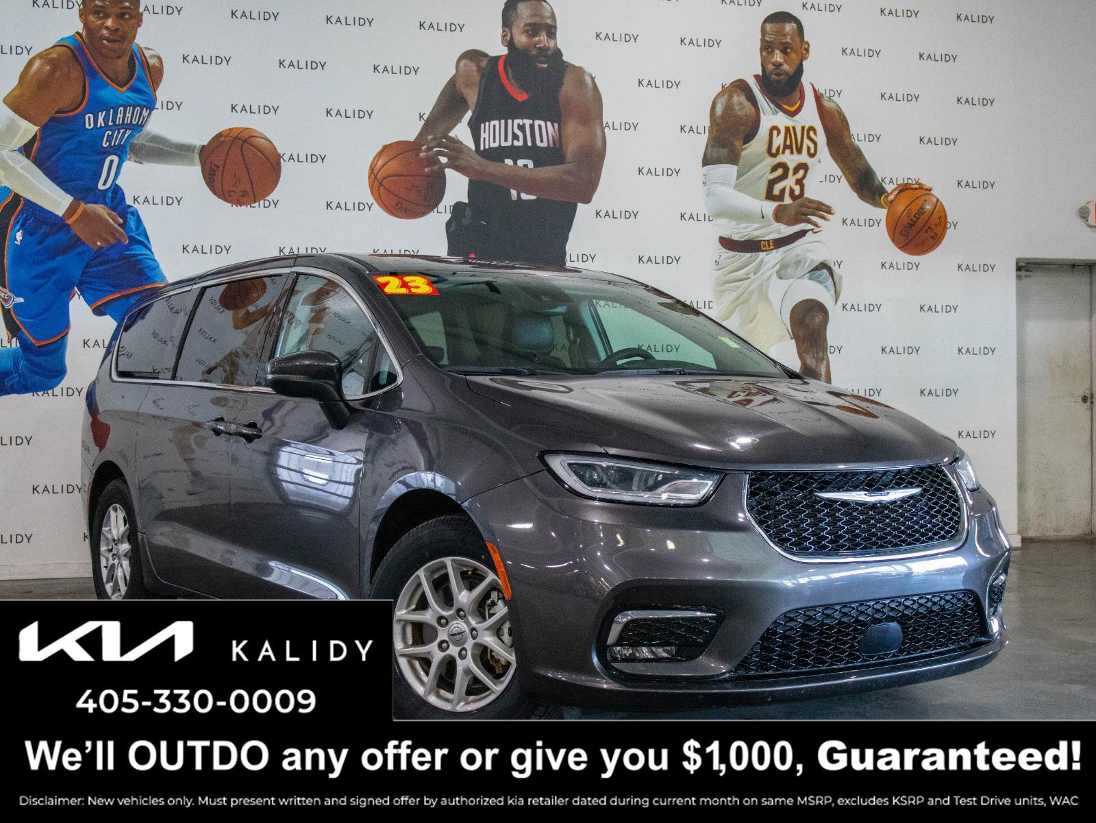 Used 2023 Chrysler Pacifica Touring-L FWD image 1