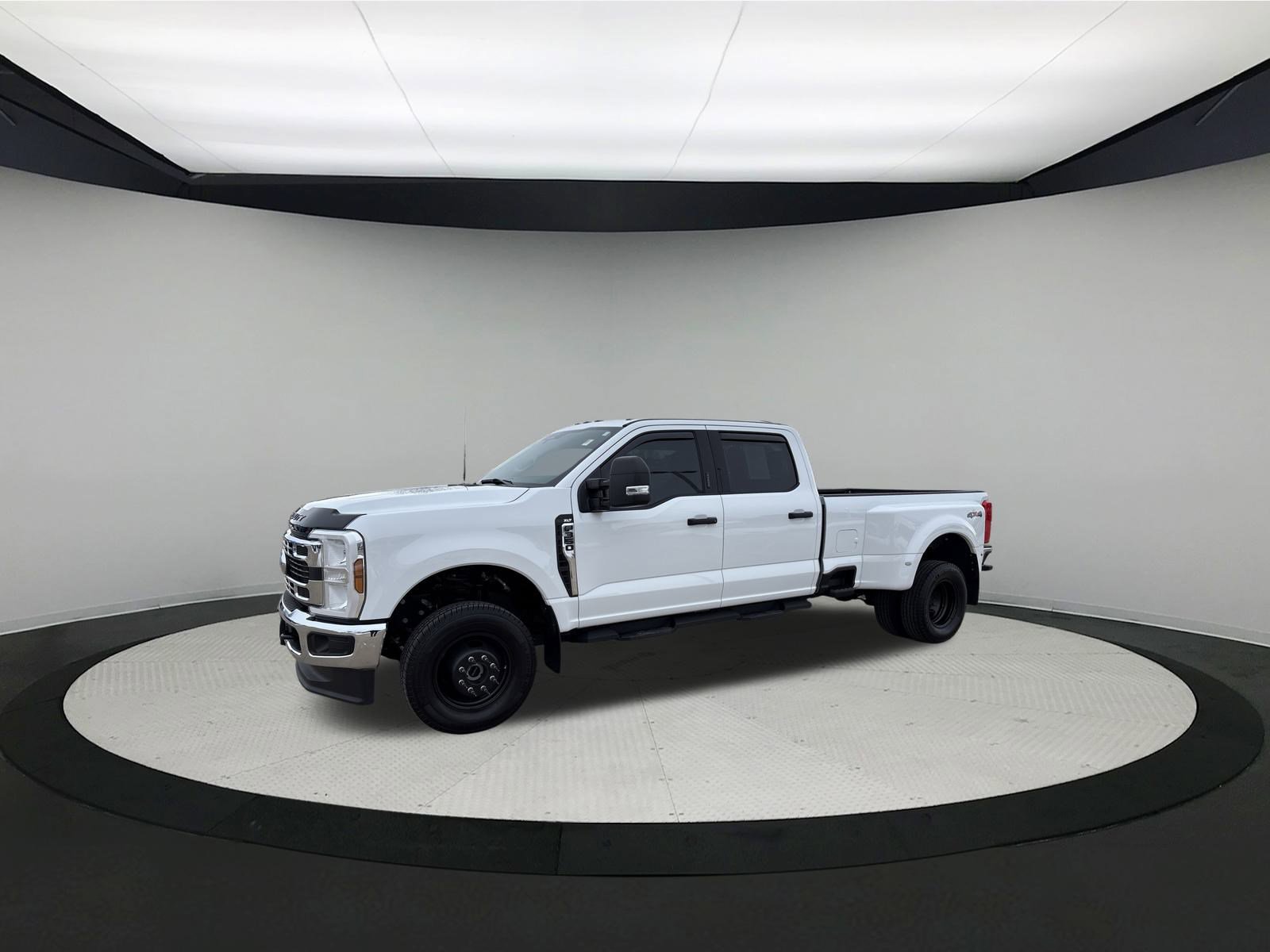 Used 2024 Ford F350 XLT w/ Snow Plow/Camper Package image 3