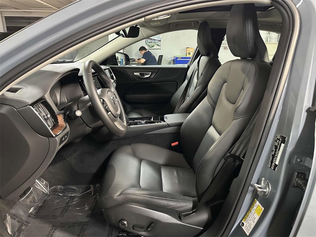 Used 2024 Volvo S60 T8 Plus image 4