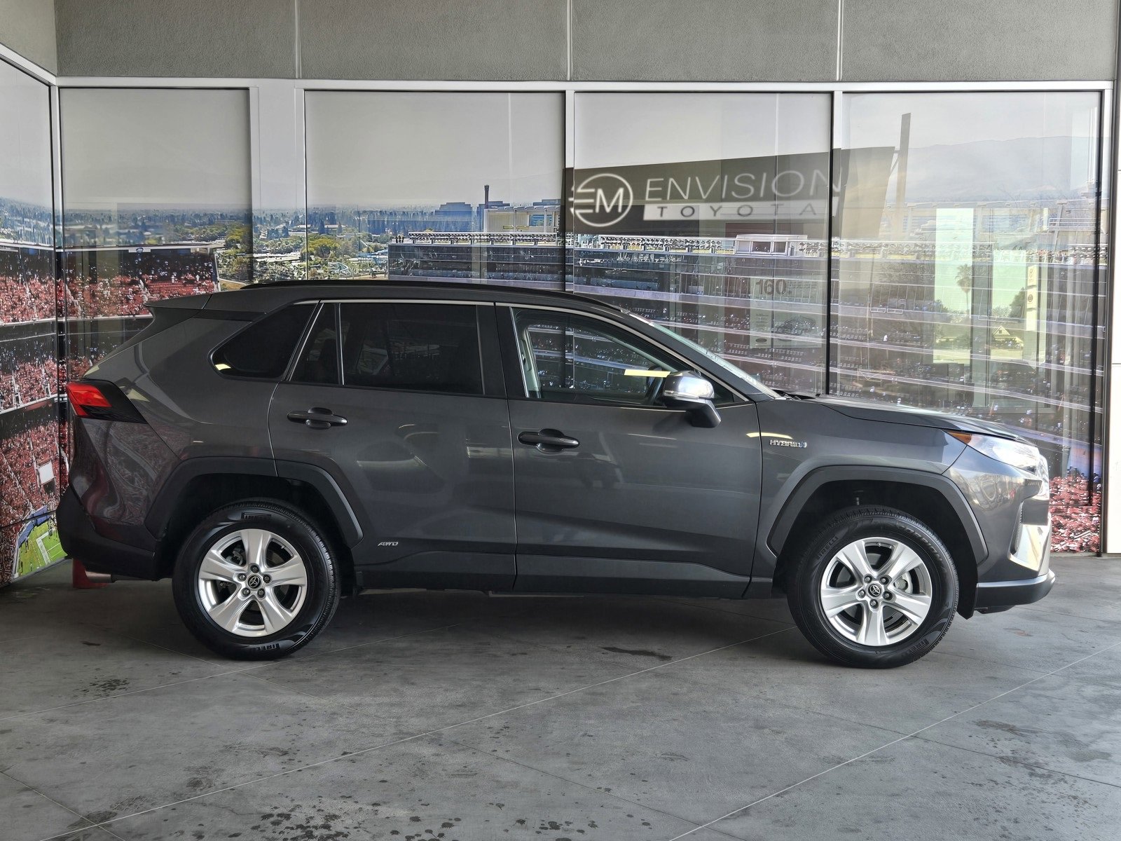 Used 2021 Toyota RAV4 LE image 4