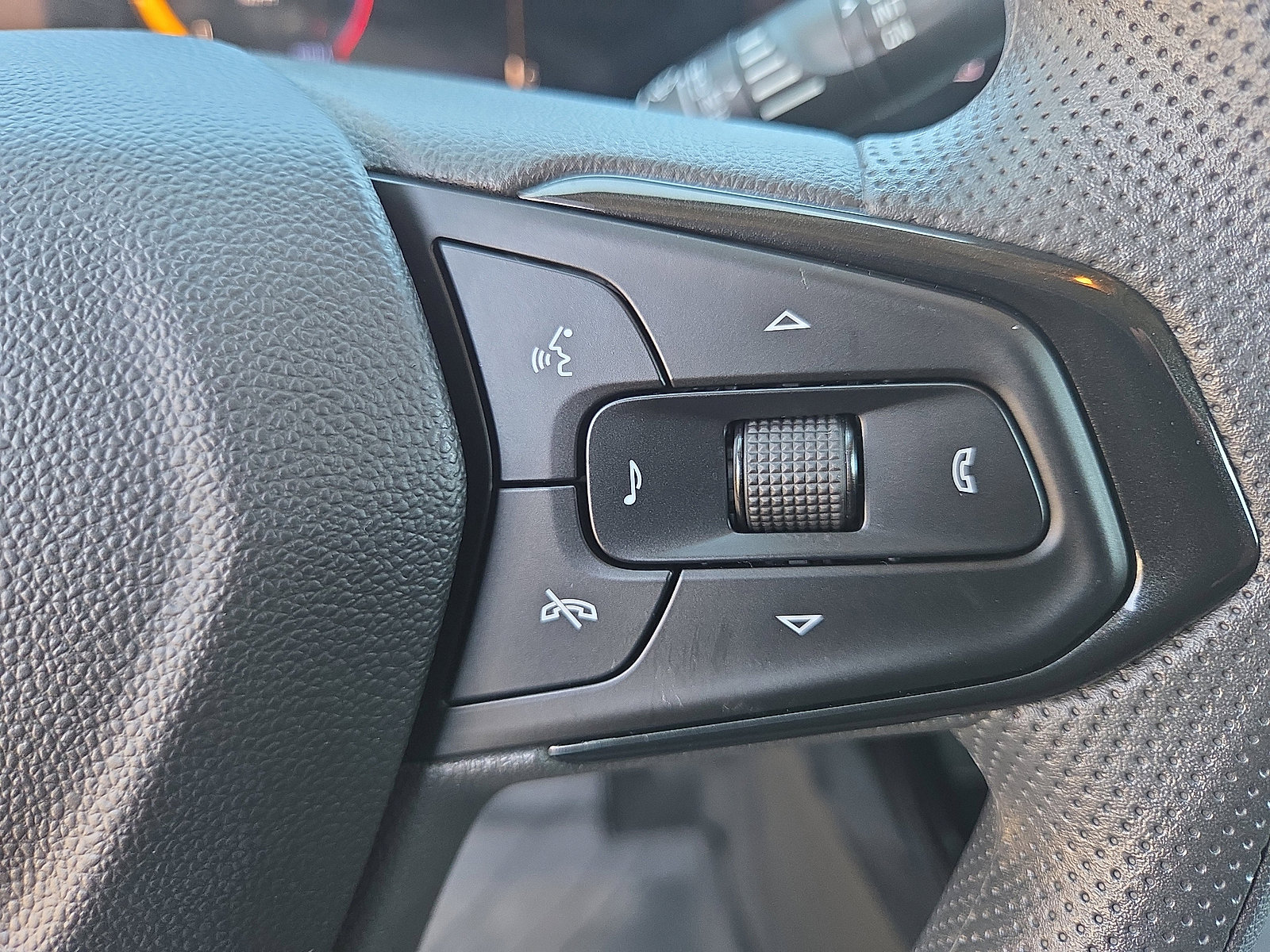 Certified 2024 Chevrolet Trax LT image 27