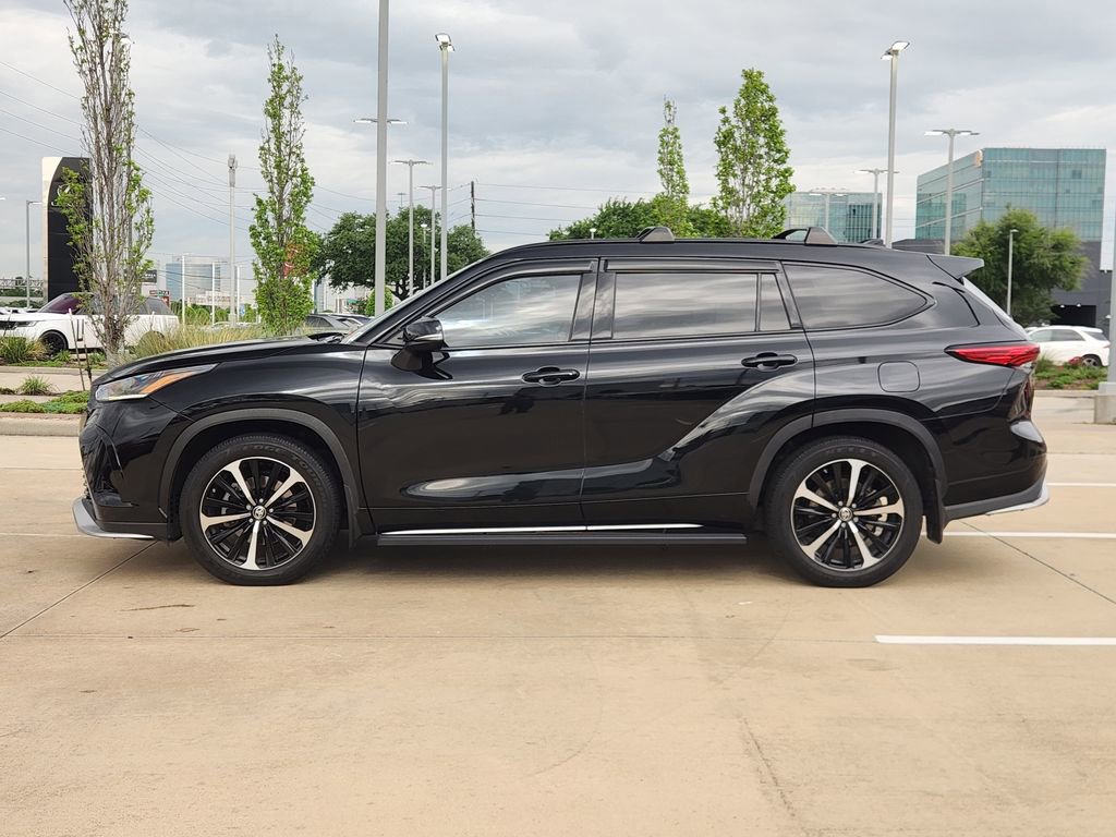 Used 2021 Toyota Highlander XSE FWD image 4