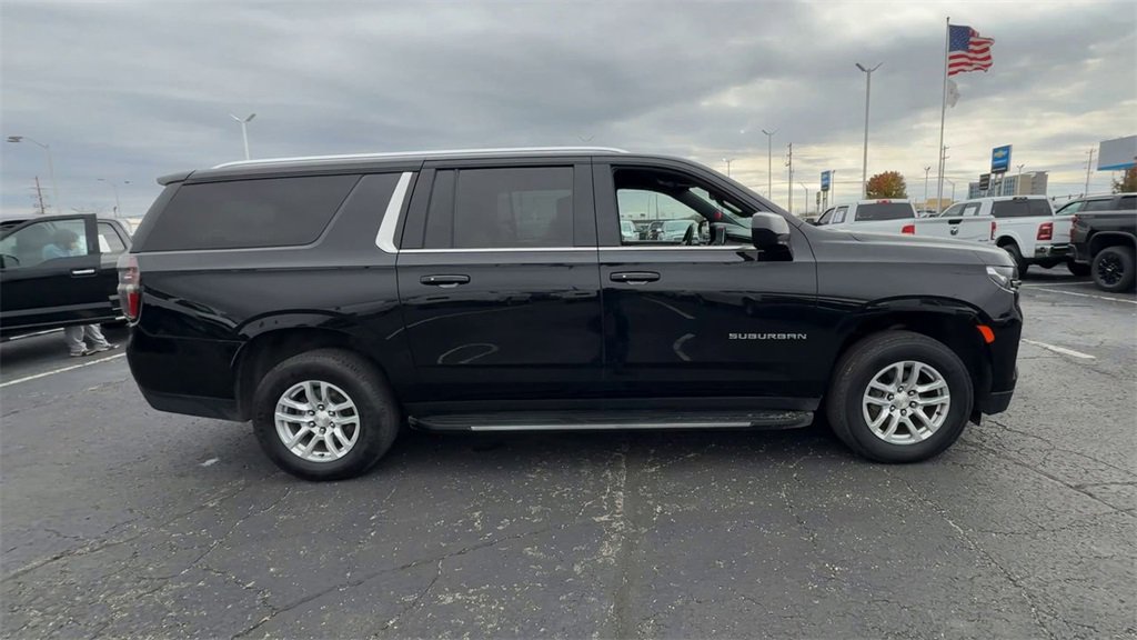 Used 2023 Chevrolet Suburban LT image 9