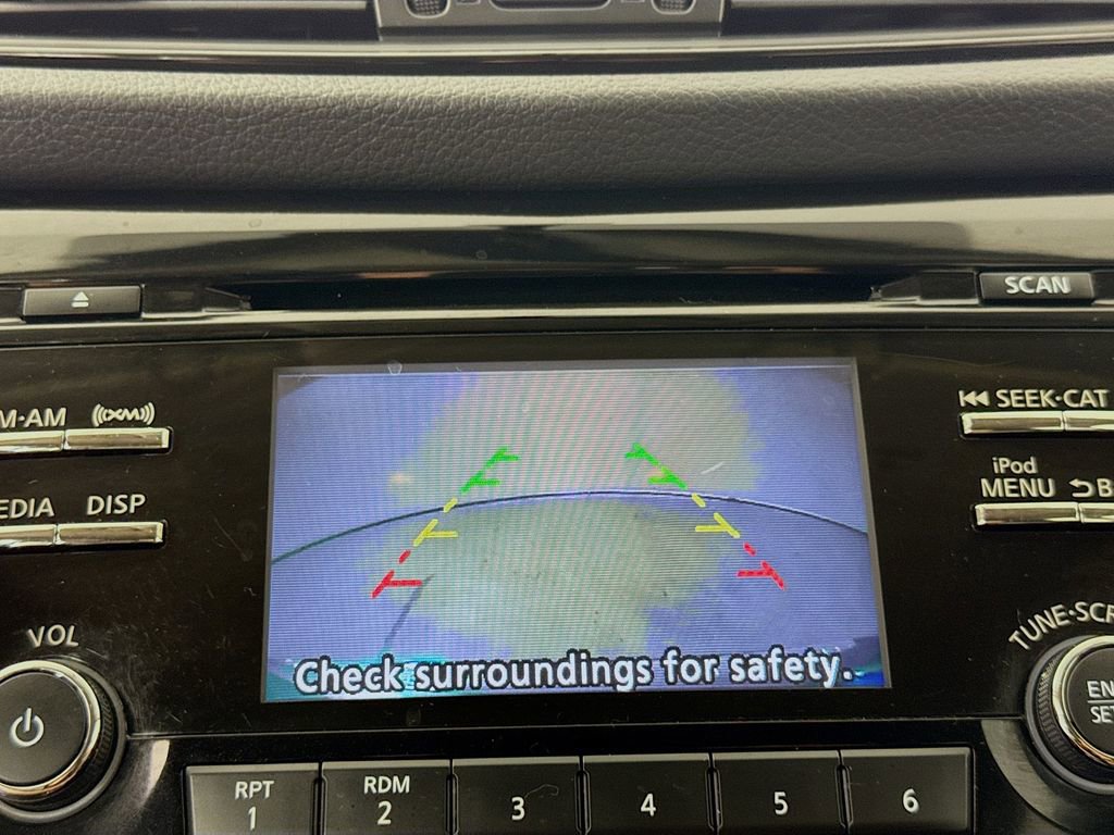 Used 2017 Nissan Rogue SV FWD image 17