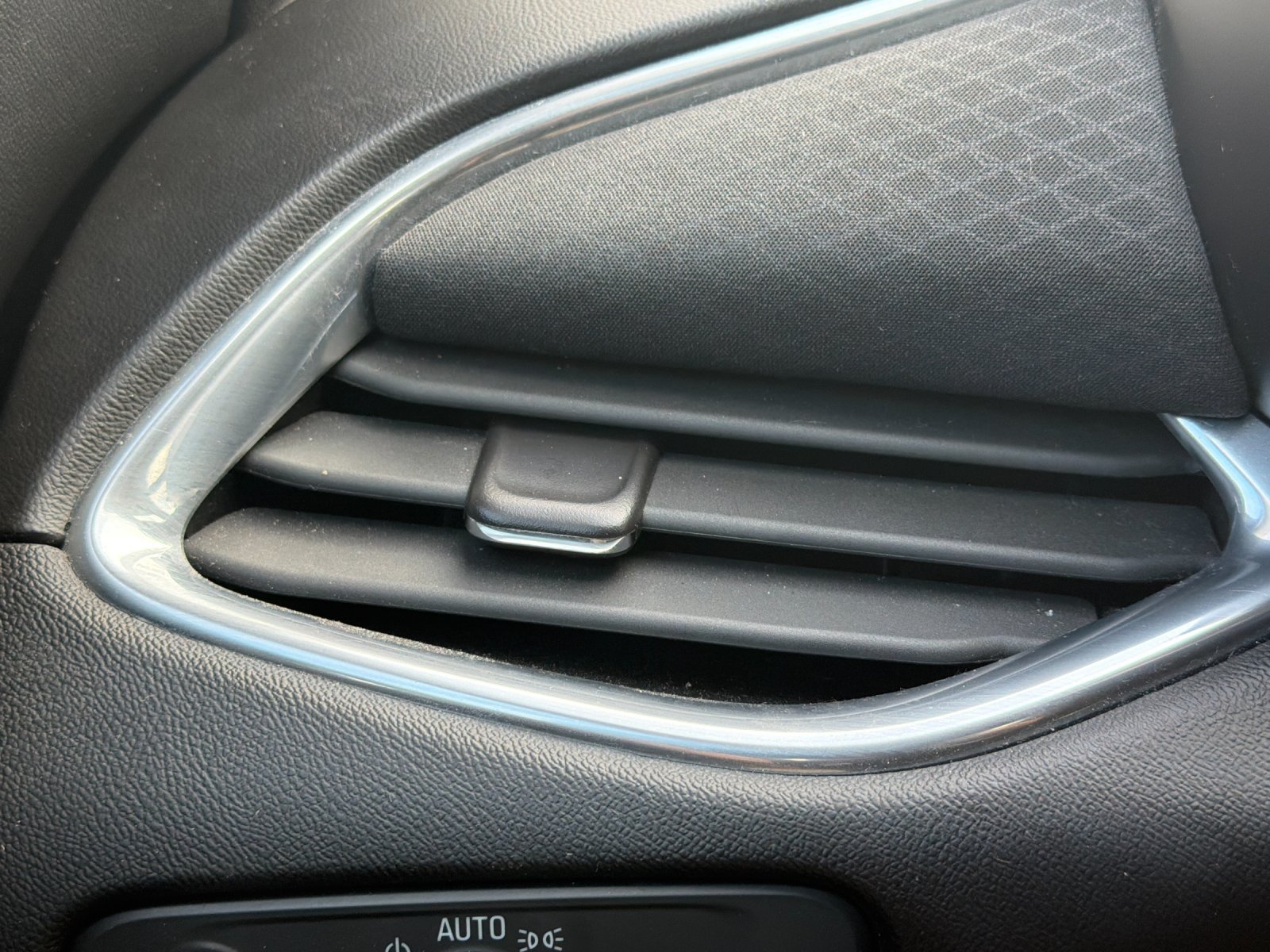 Used 2020 Chevrolet Malibu LT FWD image 32