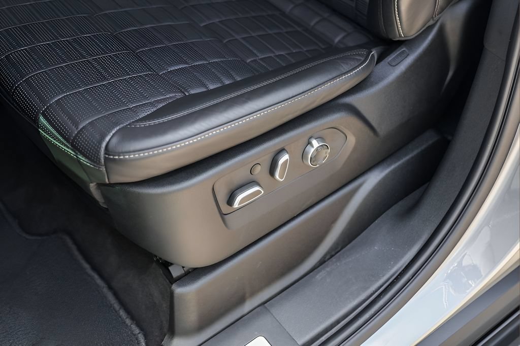 Used 2023 Cadillac Escalade Premium Luxury Platinum AWD/4WD image 8