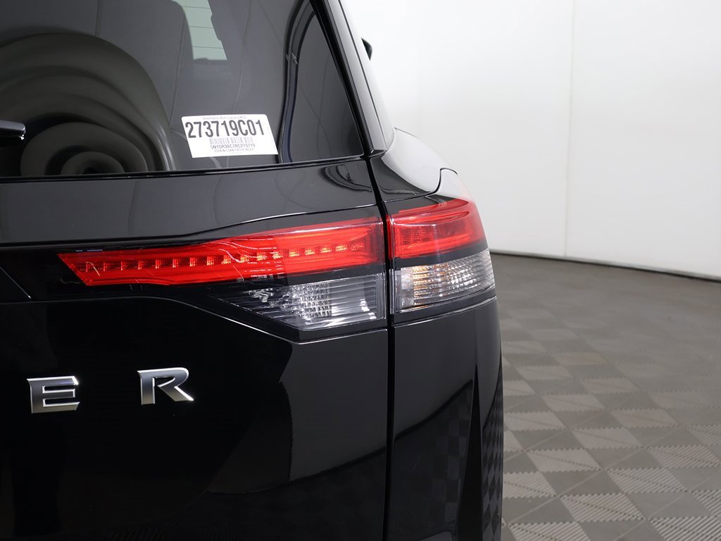 Used 2024 Nissan Pathfinder S image 11