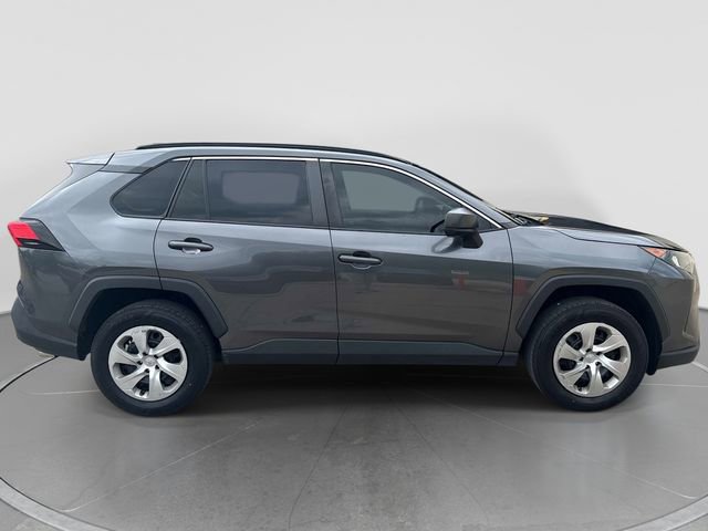 Used 2021 Toyota RAV4 LE FWD image 2