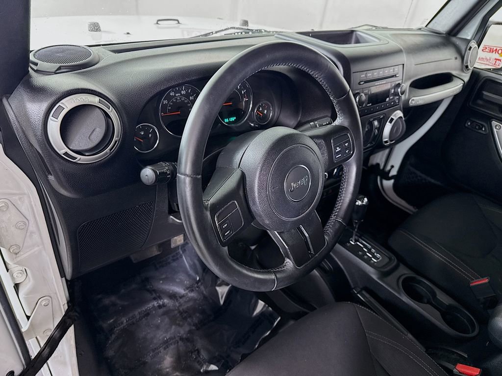 Used 2016 Jeep Wrangler Unlimited Sahara image 15