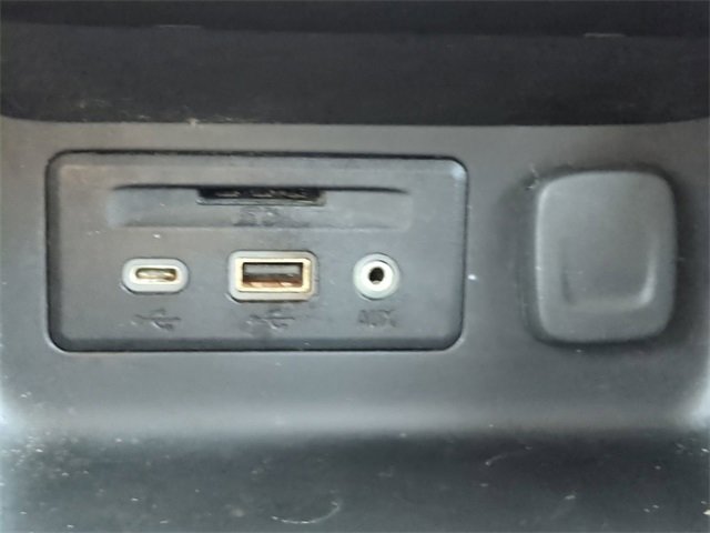 Used 2021 GMC Terrain SLT w/ Elevation Edition image 25