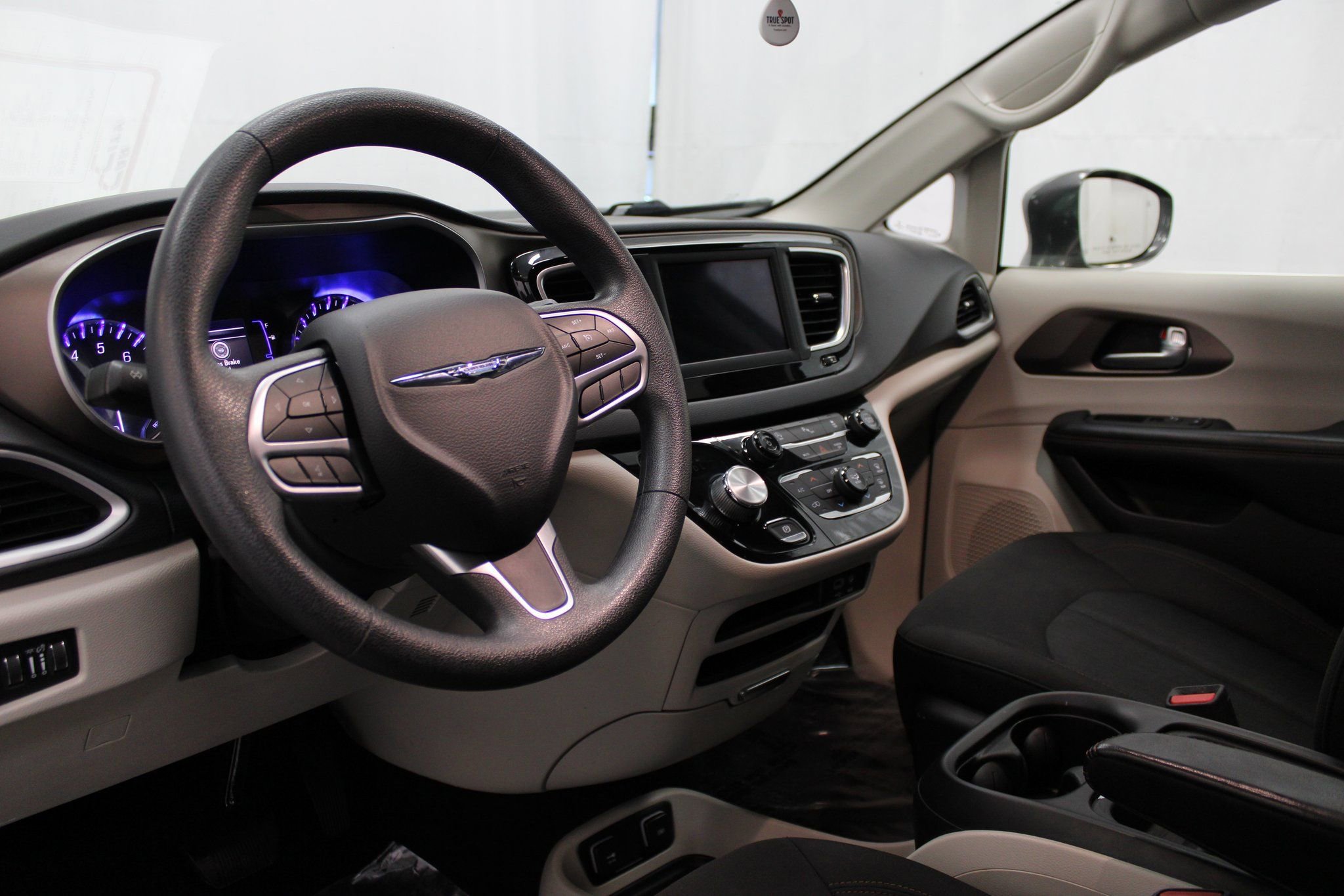 Used 2018 Chrysler Pacifica Touring Plus image 14