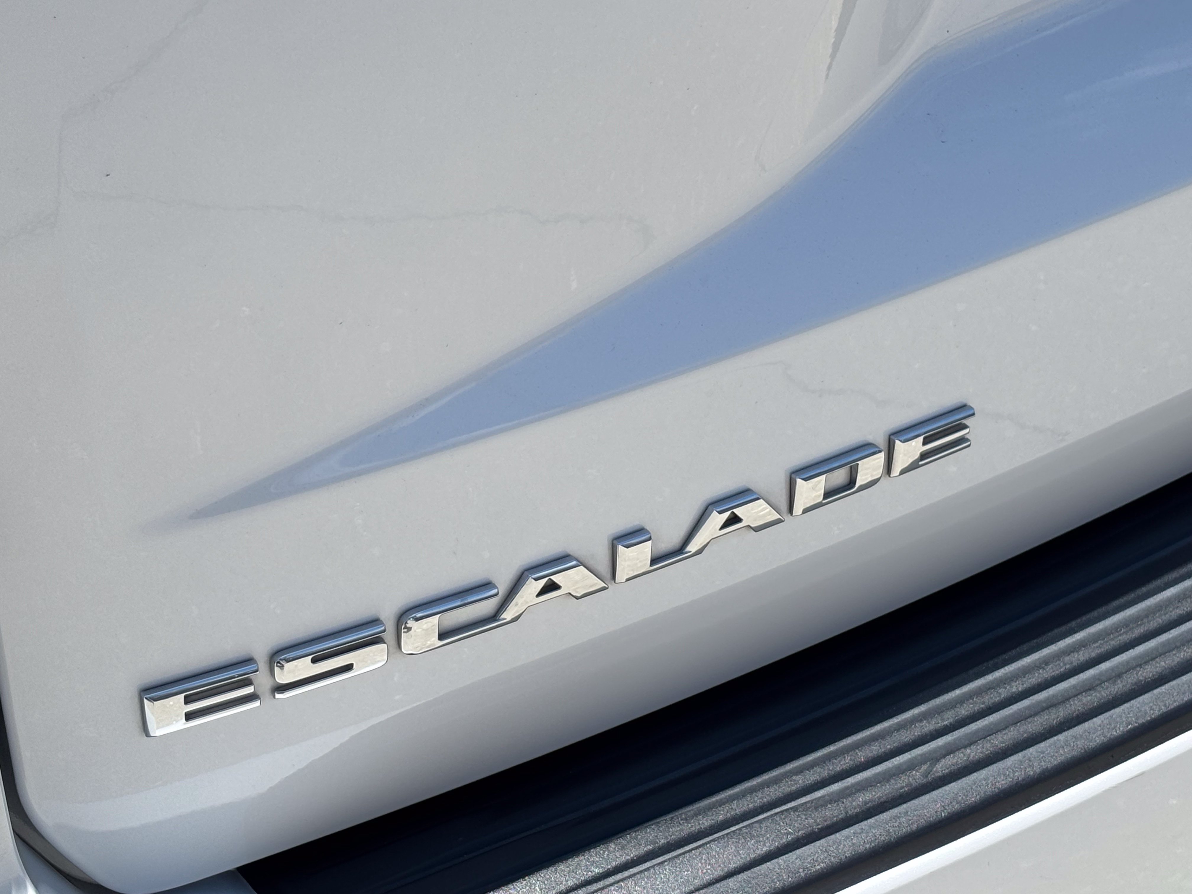 Used 2021 Cadillac Escalade Premium Luxury w/ LPO, Radiant Package AWD/4WD image 11