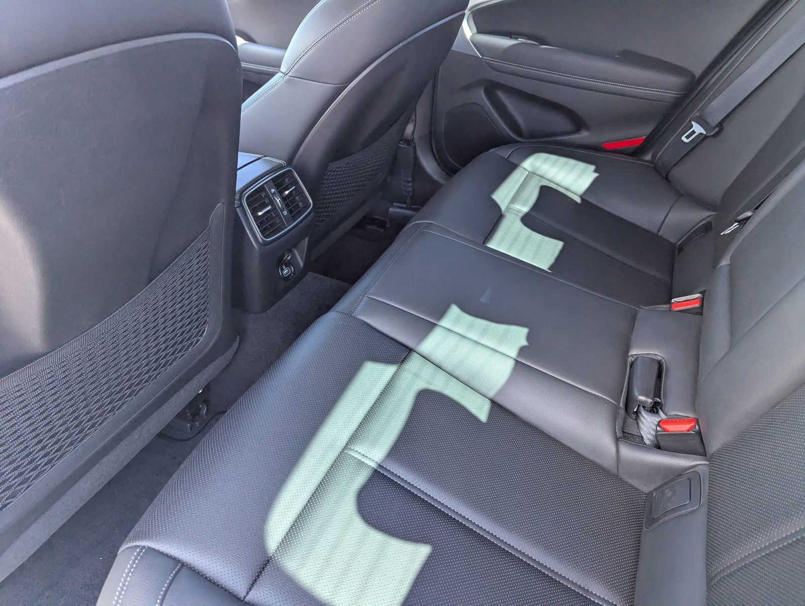 Used 2023 Genesis G70 2.0T image 15