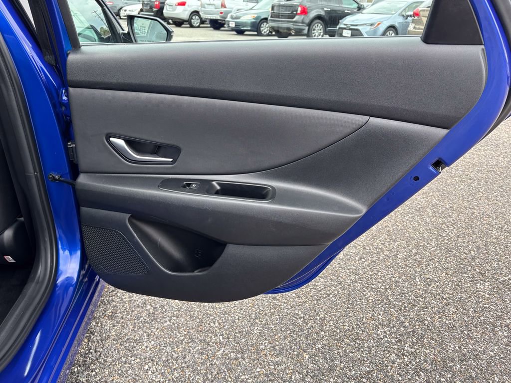 Used 2025 Hyundai Elantra Limited image 43