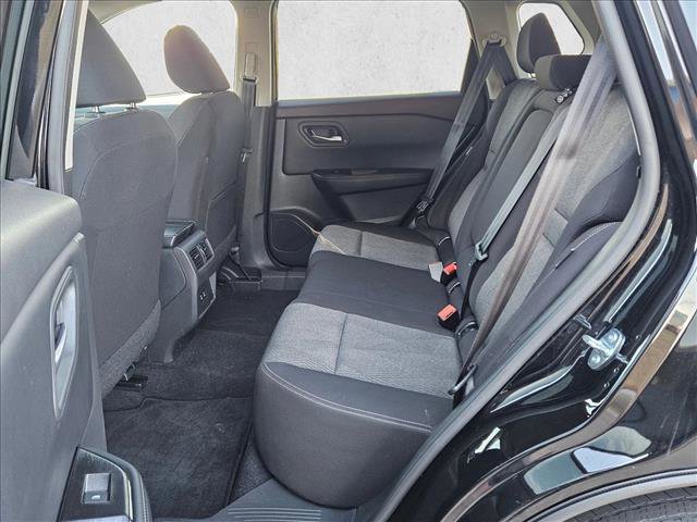 Used 2025 Nissan Rogue SV image 18