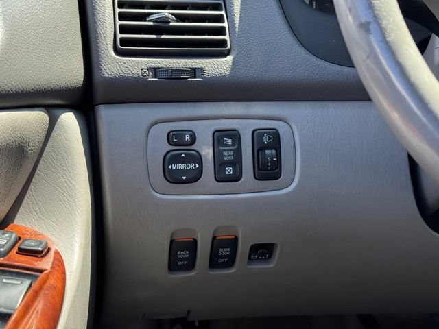 Used 2005 Toyota Sienna XLE Limited w/ XLE Limited Pkg 2 FWD image 33
