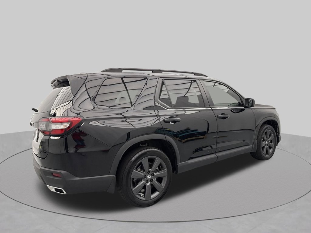 Certified 2025 Honda Pilot Sport image 13